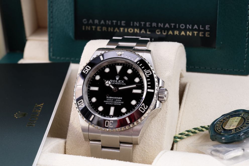 Rolex Submariner No Date Ref. 124060 Full set 2021